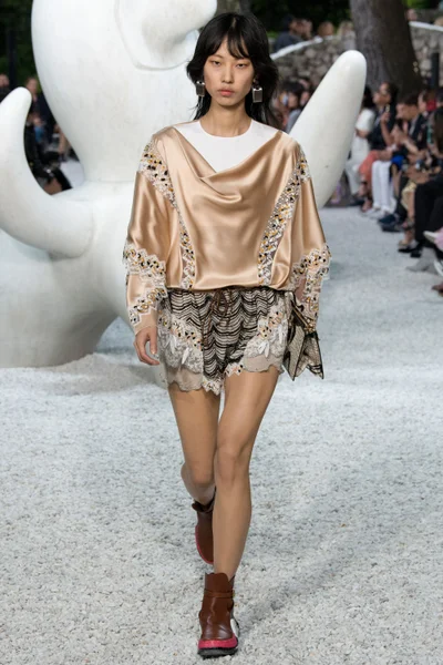 Look 49